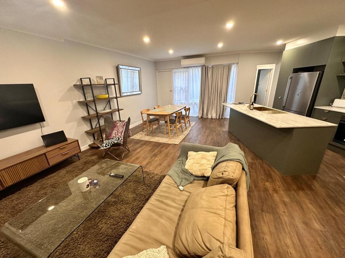 3 Bedroom City Apt, Big Yard & Park Views - Sleeps 7 Adelaide Esterno foto