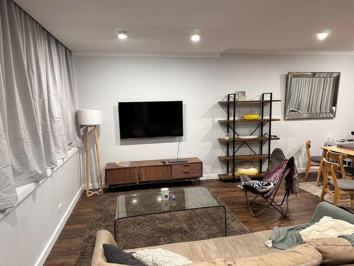 3 Bedroom City Apt, Big Yard & Park Views - Sleeps 7 Adelaide Esterno foto