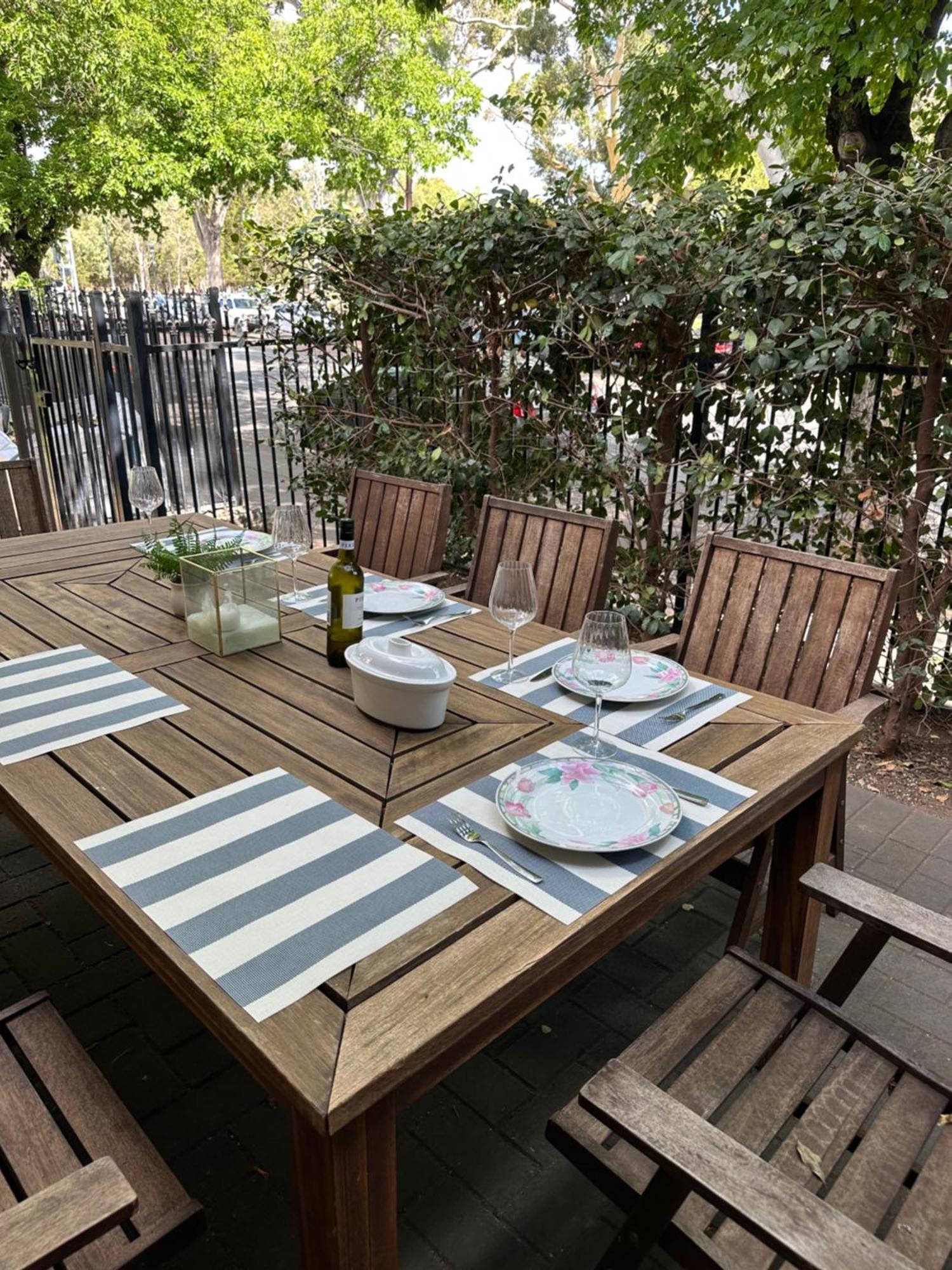 3 Bedroom City Apt, Big Yard & Park Views - Sleeps 7 Adelaide Esterno foto
